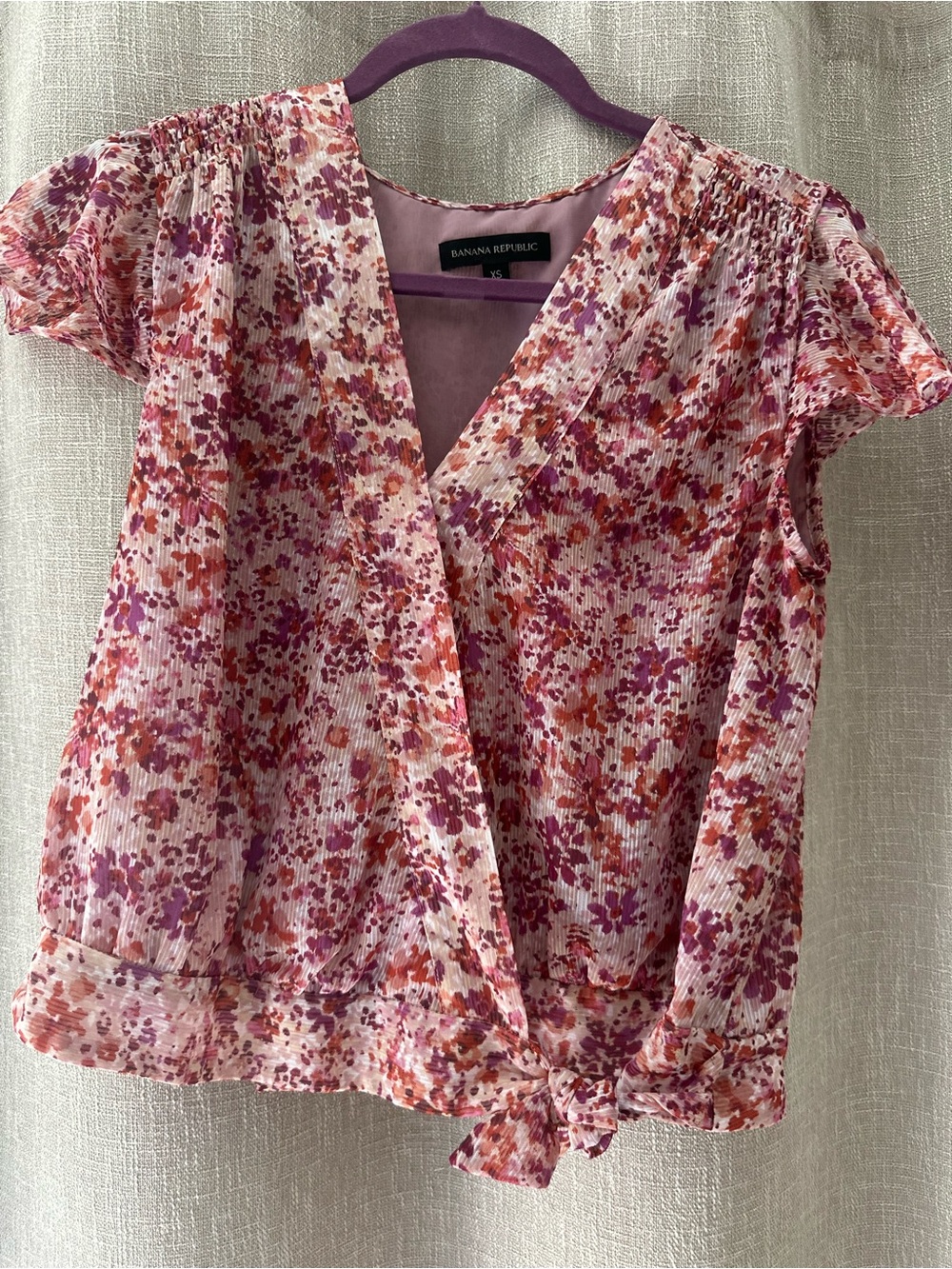Banana Republic Pink & Coral Floral Tie-Hem Blouse